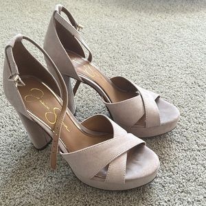 Jessica Simpson Nude 4” heels size 7
